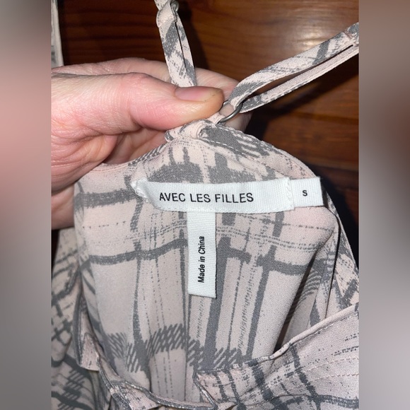 Sold to Elizabeth//
NWOT Avec Le Filles Pink romper - Picture 4 of 4